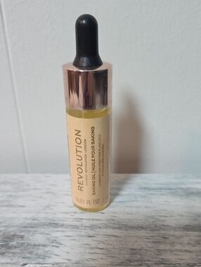 Revolution Baking Oil Primer - Yellow, Rose Gold Cap
